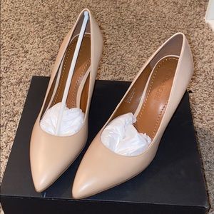 Like new coach heels. Super comfy and no scratches